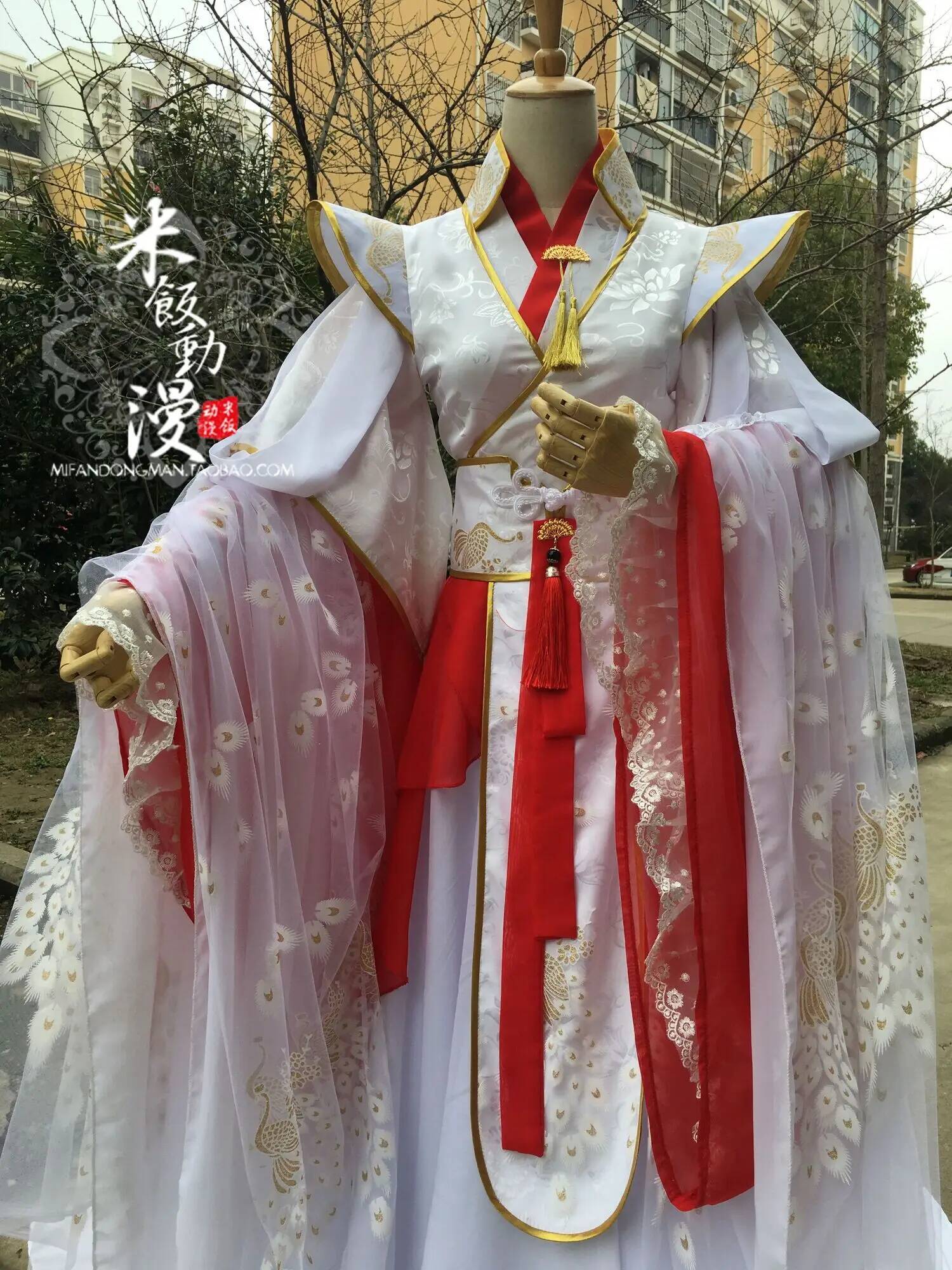 공식적인 축하 의식을 거행한 왕자 유에 천상의 신 코스 - Queen Anime Cosplay 리뷰 및 가격